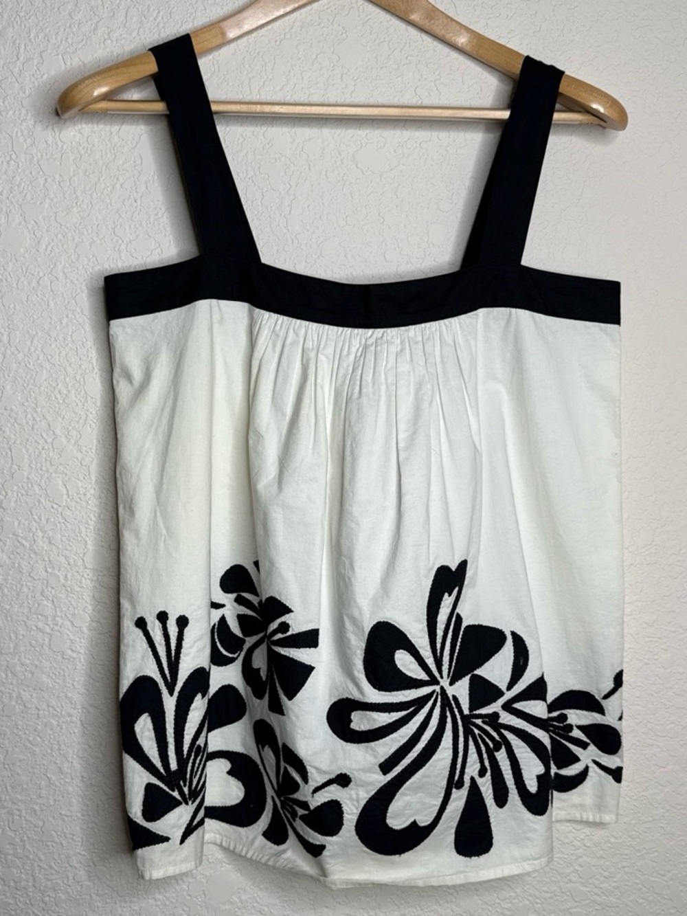 Unique Ann Taylor Design Sample Black White Floral Applique Tank NWT Rare Find